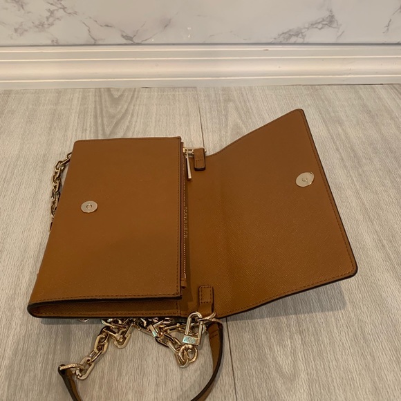 Tory Burch Emerson Wallet on a Chain - Picture 3 of 5